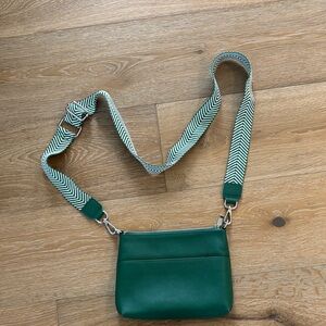 Elegant Green Crossbody Bag with Patterned Strap